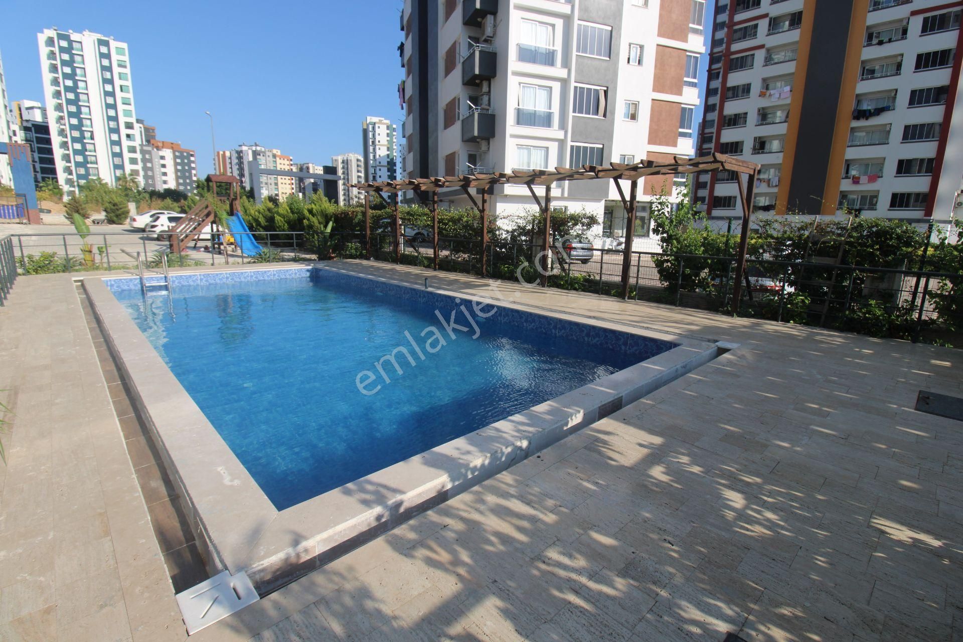 Mezitli De 2+1 Cepheleri Açık Lüx Daire