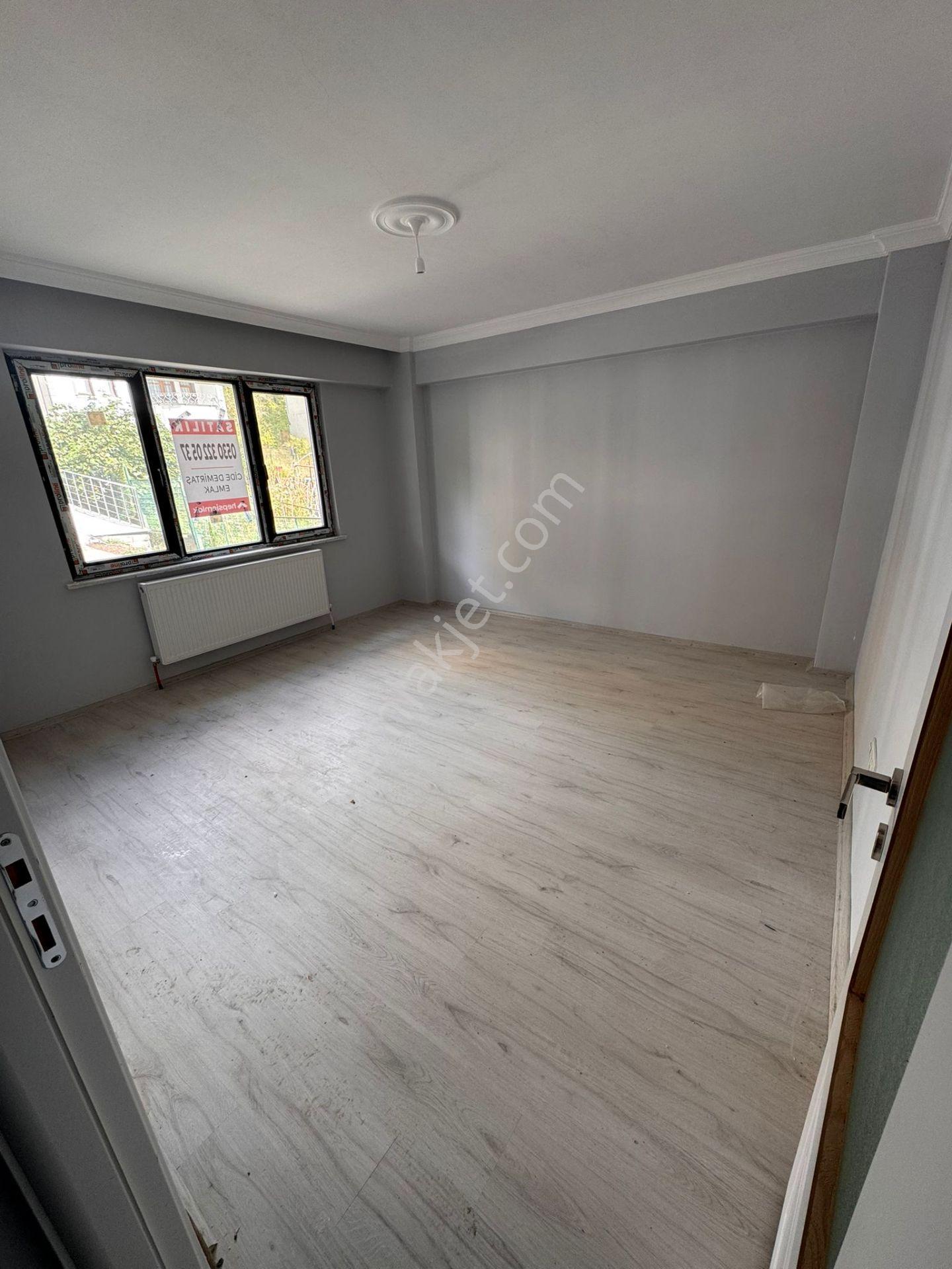 Cide Demirtaş Emlak Güvencesi İle Cumhuriyet Mahallesinde Satılık 2+1 Amerikan Mutfak - Görsel 7