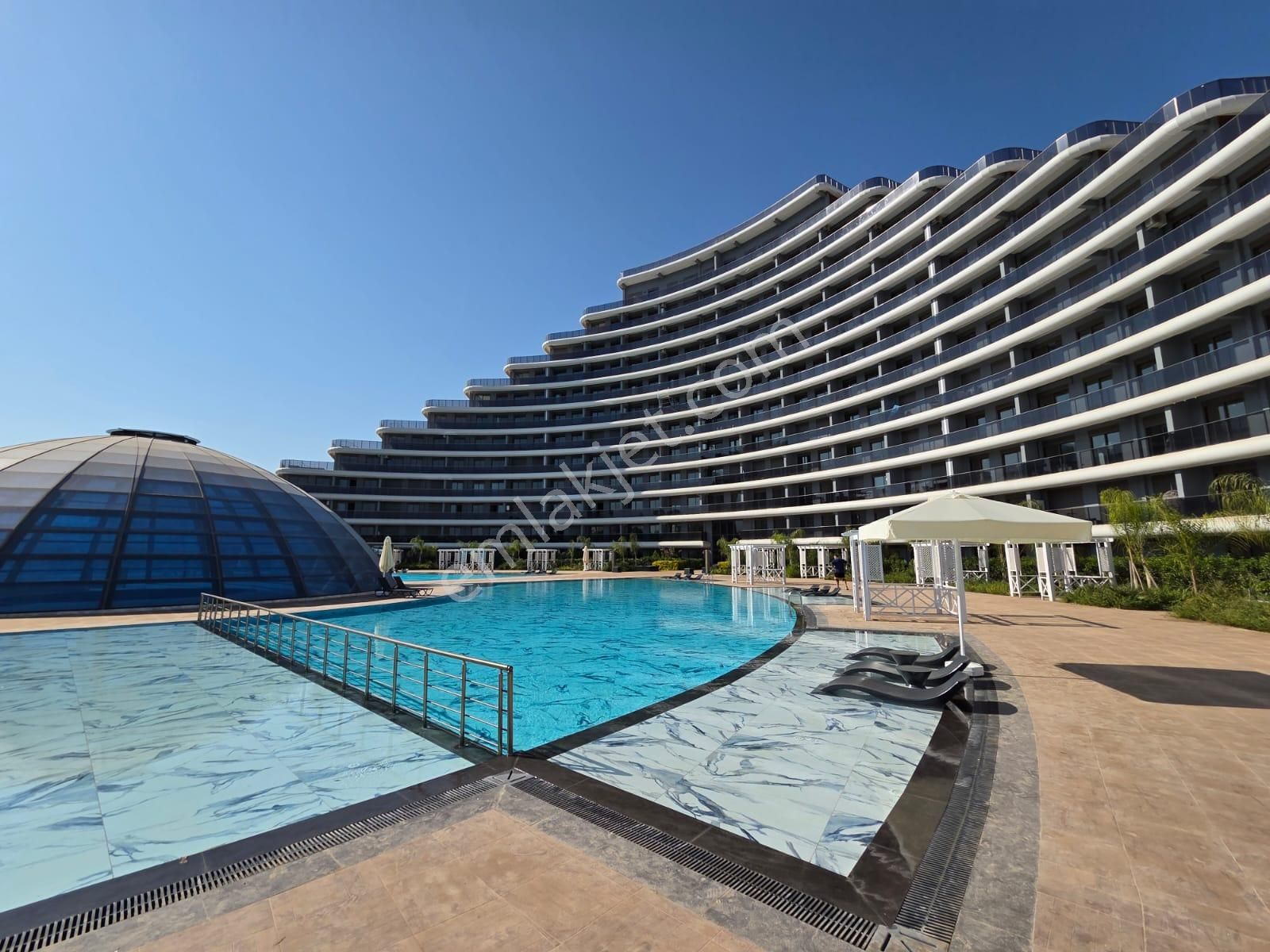 Altıntaş'ta, Müstakil Havuz Ve Teraslı, Satılık 1+1 Lüks Daire