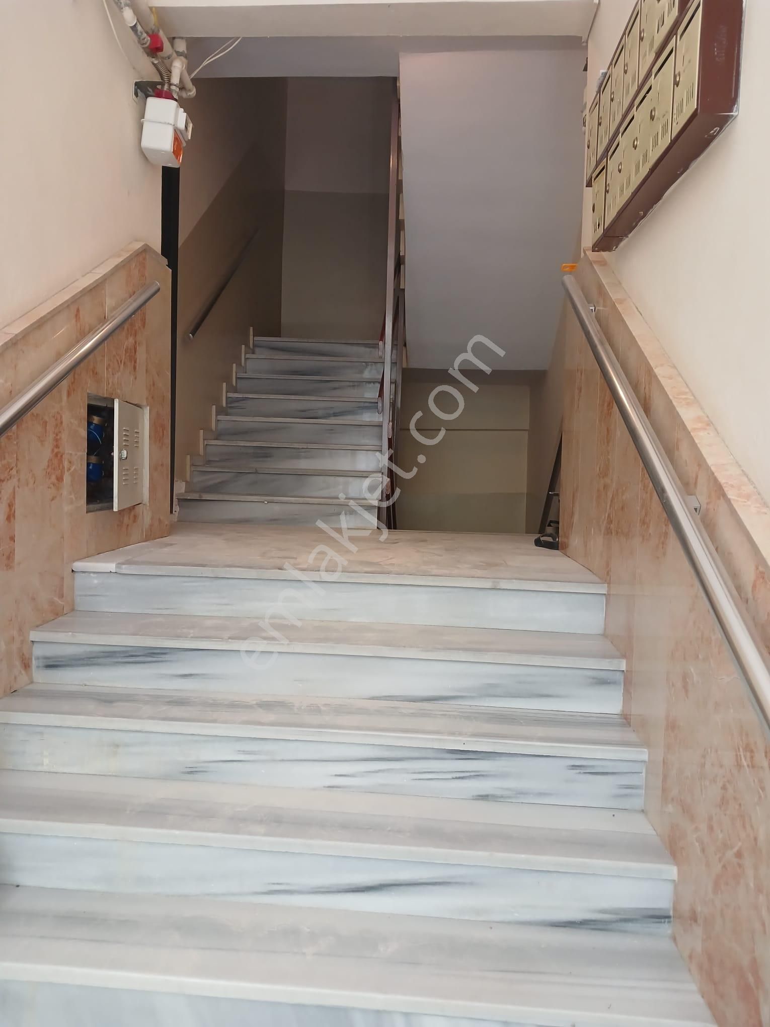 Köşe Cepheli Bakımlı Satılık Daire - Görsel 2