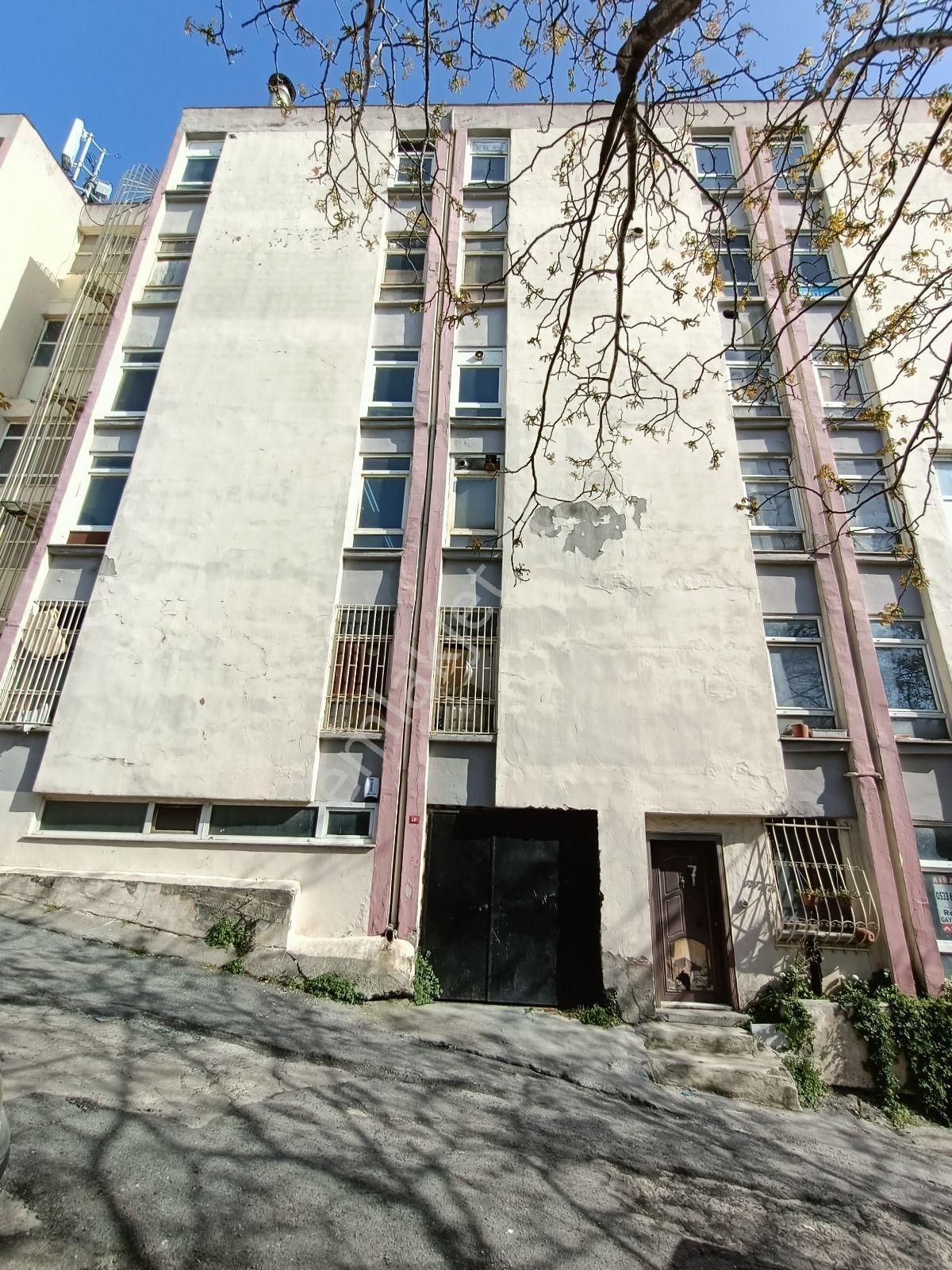 Zeytinburnu Yıldız Sanayi Sitesinde Satılık 140m2 Dükkan - Görsel 3