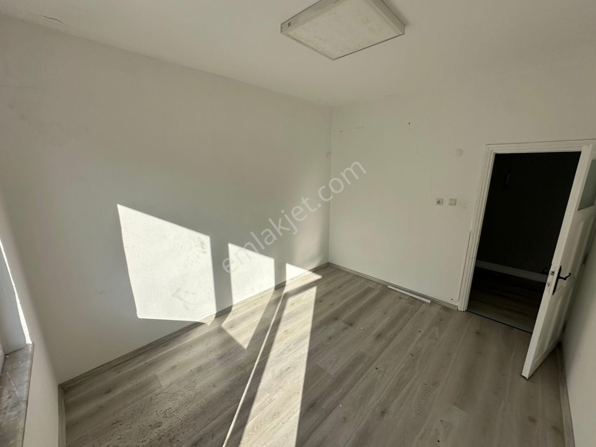 Emlakparktan Atatürk Cd Merkez Ptt Karşısı Kiralık 2+1 Daire - Görsel 3