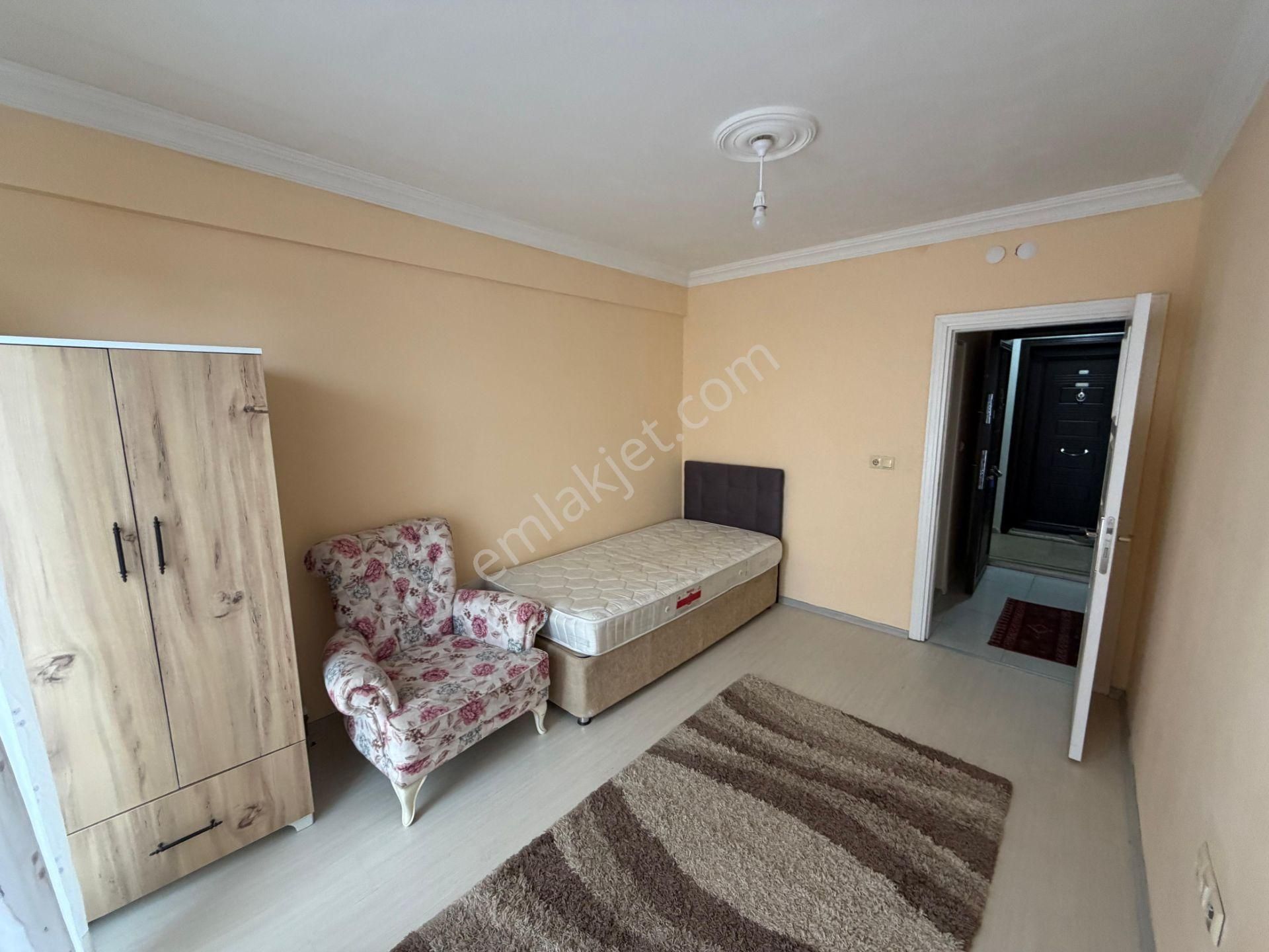 Akademi'den Sütlüce'de Asansörlü Eşyalı 1+1 Kiralık Daire