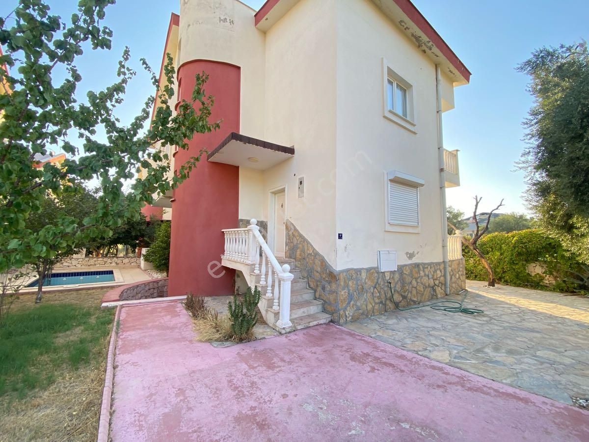 Köşe Konumda Havuzlu 5+1 Müstakil Villa - Görsel 25