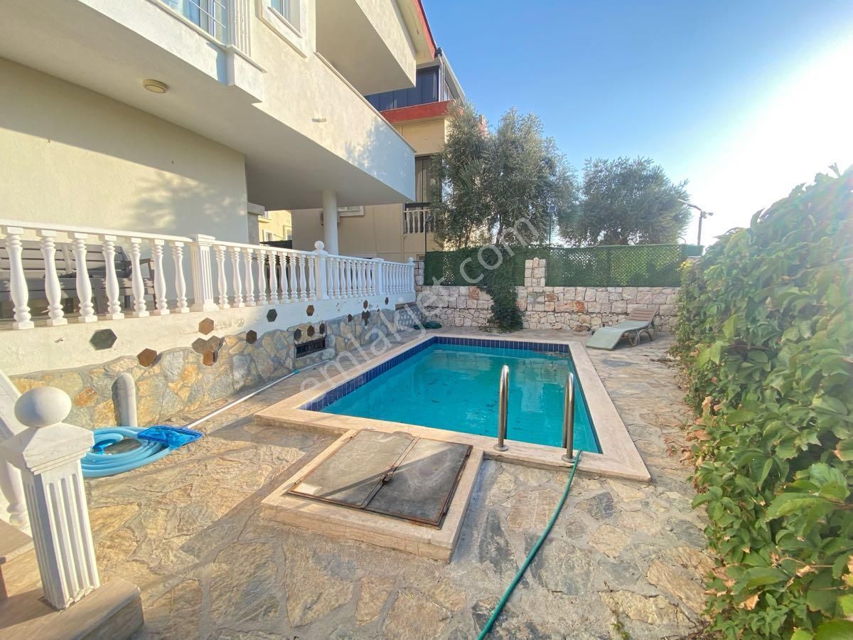 Köşe Konumda Havuzlu 5+1 Müstakil Villa - Görsel 6