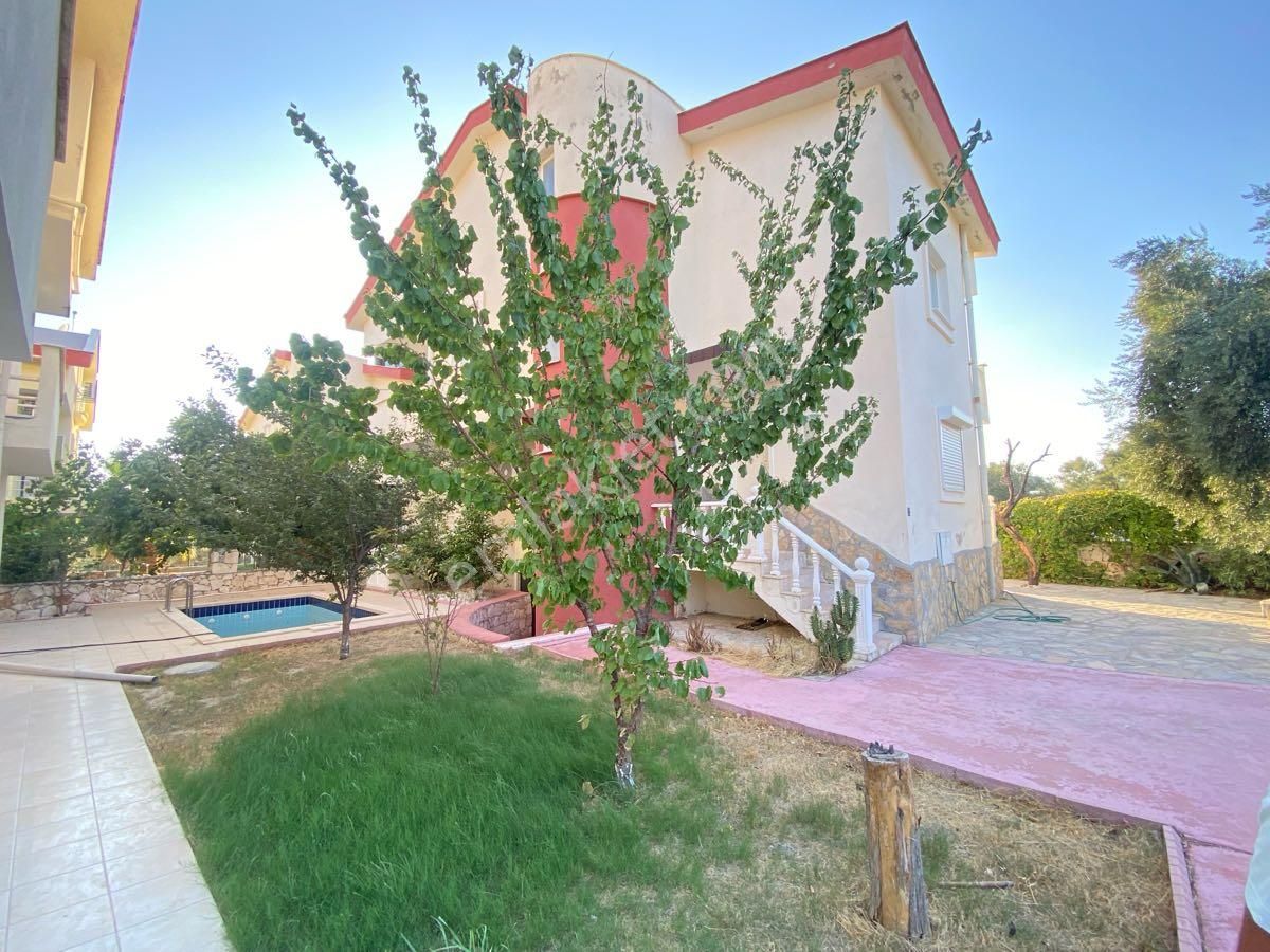 Köşe Konumda Havuzlu 5+1 Müstakil Villa - Görsel 23