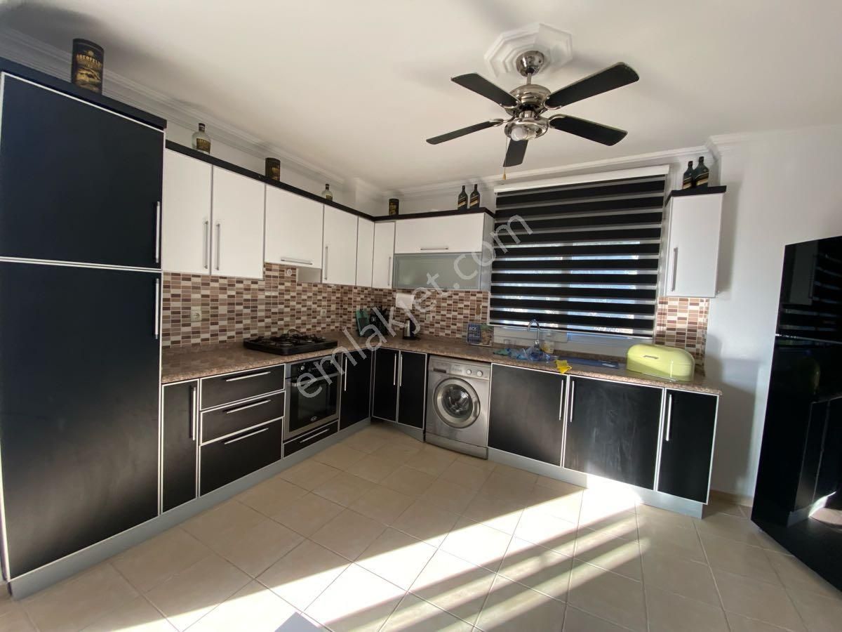 Köşe Konumda Havuzlu 5+1 Müstakil Villa - Görsel 31