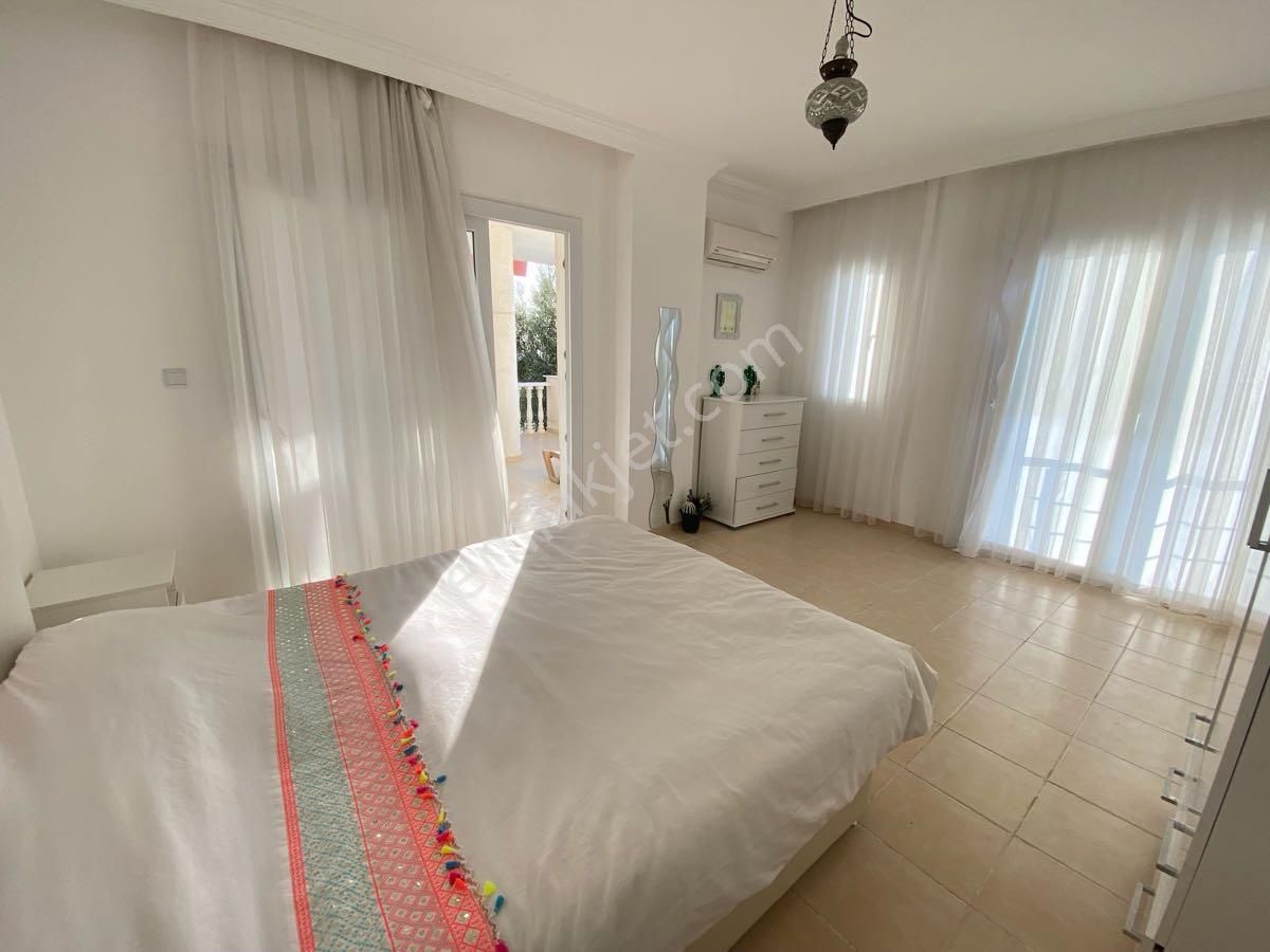 Köşe Konumda Havuzlu 5+1 Müstakil Villa - Görsel 20
