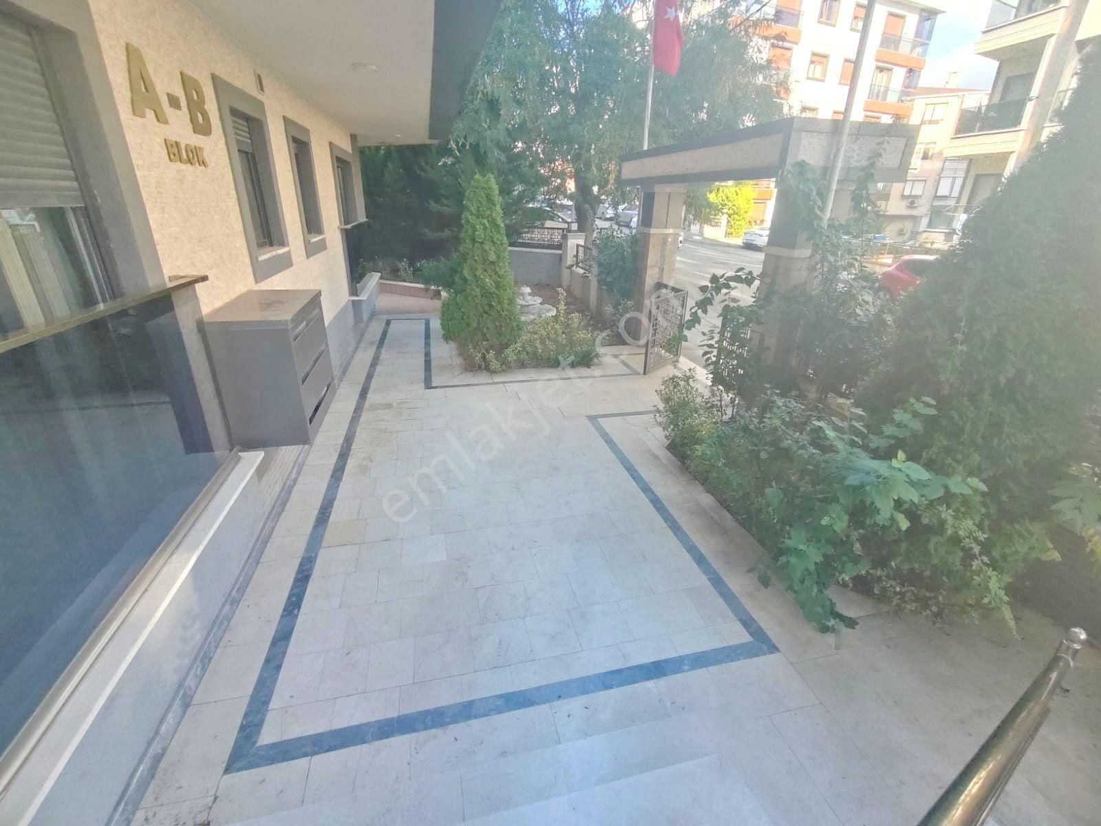 Emlak Dünyasından Maltepe Altıntepede Satılık 1+1 Lüks Daire - Görsel 18