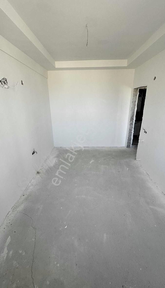 Havuzlu Lüx Sitede Ara Kat Önü Açık 2+1 Daire Takas Olur - Görsel 2