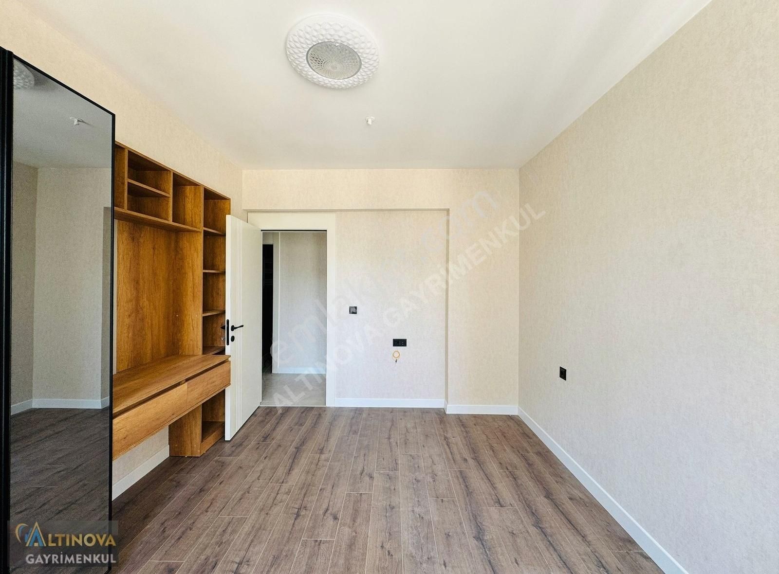 Bulvar Üzerinde Ultra Lüx Yapılı Satılık 4+1 Daire - Görsel 2