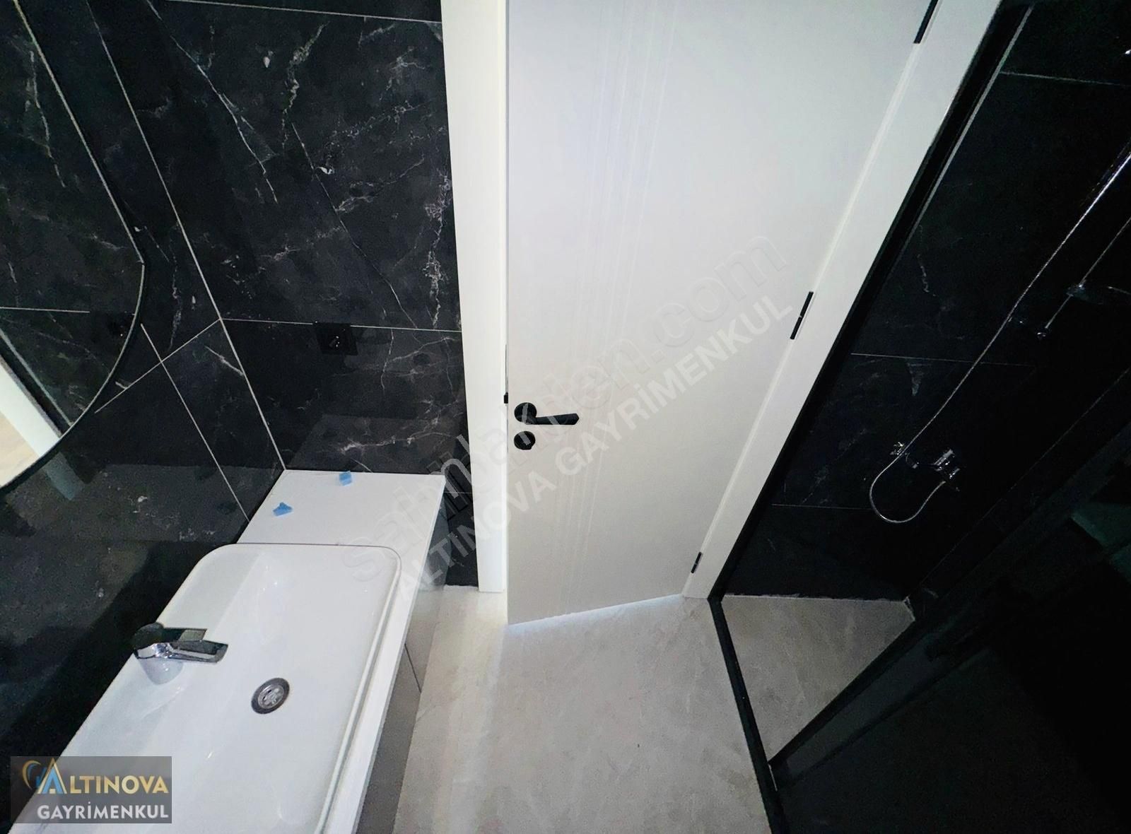 Bulvar Üzerinde Ultra Lüx Yapılı Satılık 4+1 Daire - Görsel 16