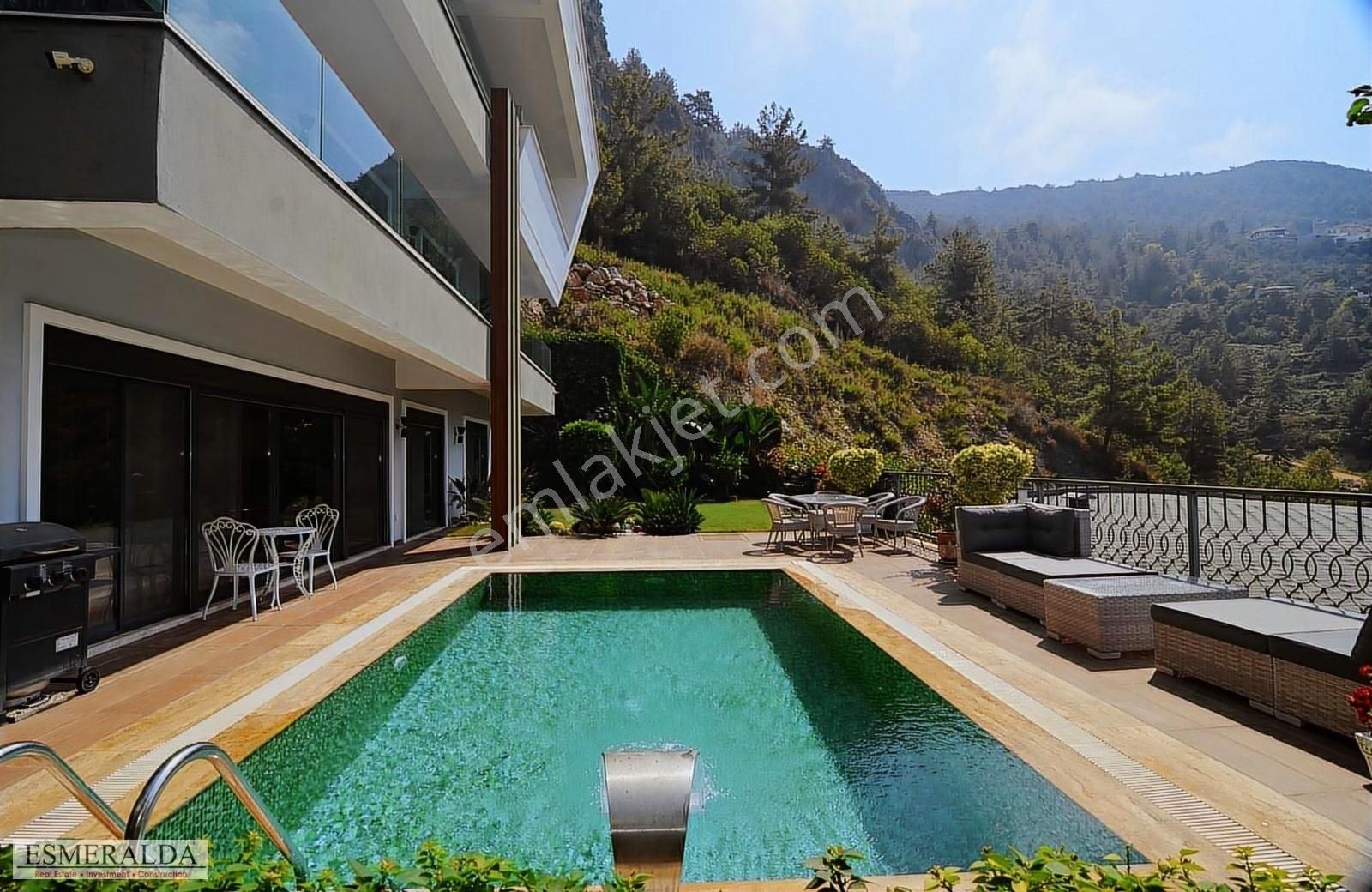 Panoramik Deniz Manzaralı Butik Sitede Lüks Müstakil 4+2 Villa