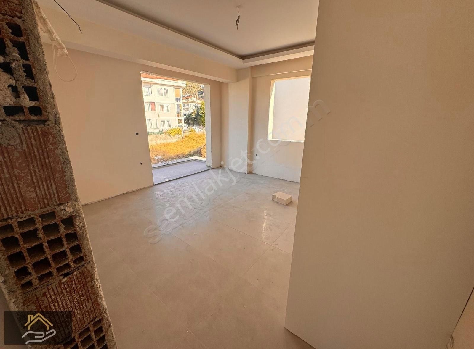 Karlık Gayrimenkulden Patlangıçta Satılık 2+1 Arakat Daire - Görsel 3