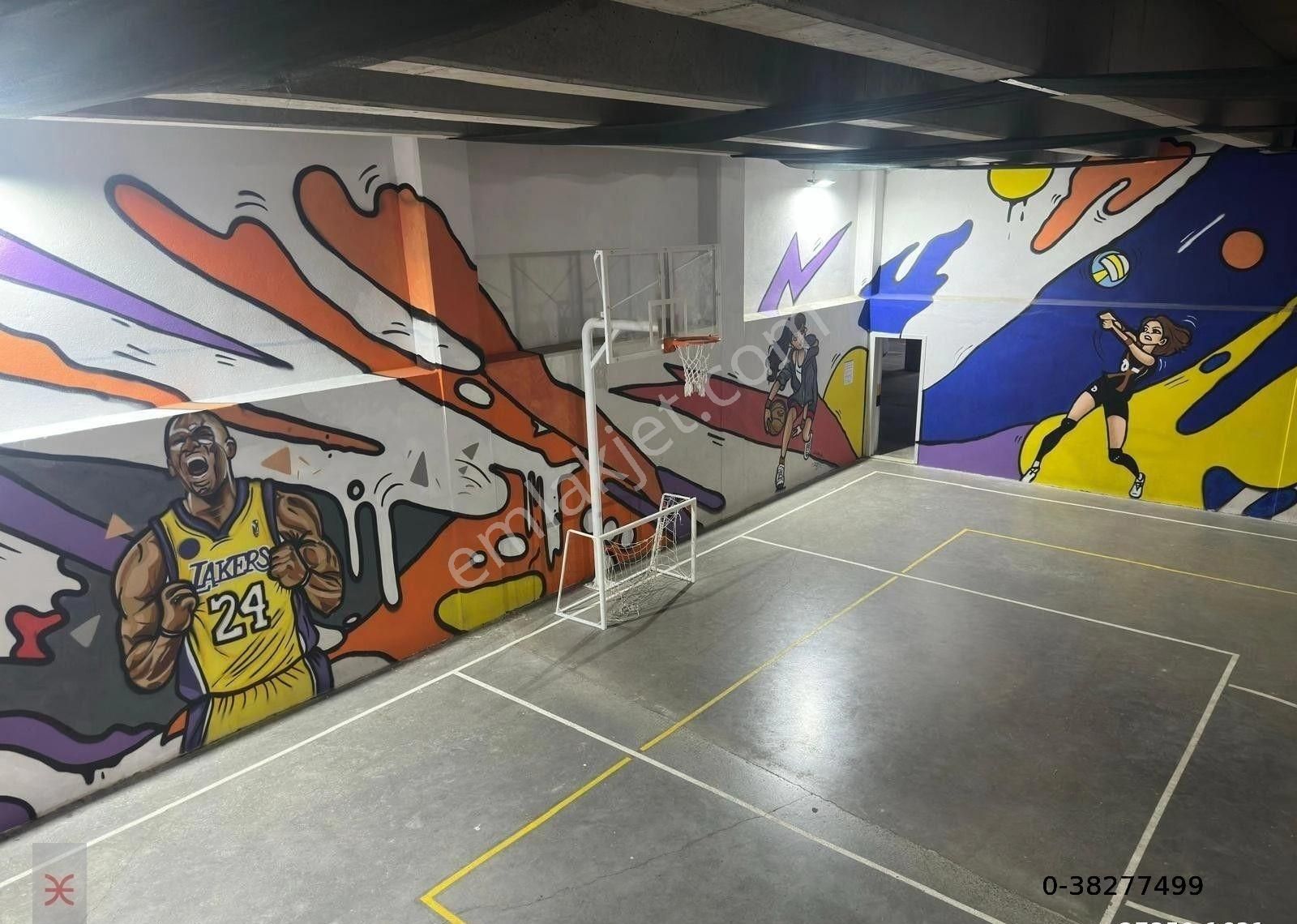 Veli Baba Ertuğrul Gazi Cad Üzeri Aydos Ormanı Yakını Sitede Havuzlu 2+1