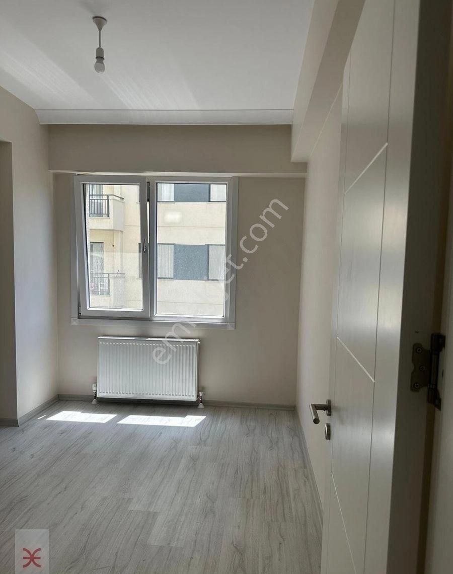 Veli Baba Ertuğrul Gazi Cad Üzeri Aydos Ormanı Yakını Sitede Havuzlu 2+1 - Görsel 6