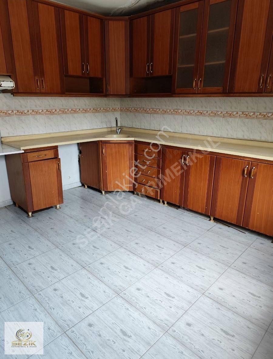 Yenibey Mahallesi Nde 300 Metrekare Arsa İçinde Tek Katlı Ev - Görsel 3