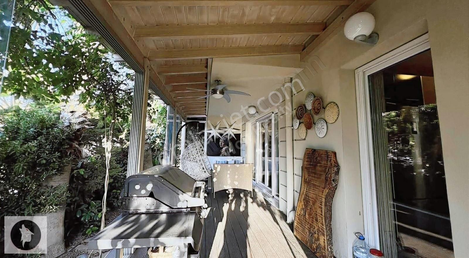 Karşıyakada Satılık Daire Özel Bahçeli 5+1 Dubleks - Görsel 22