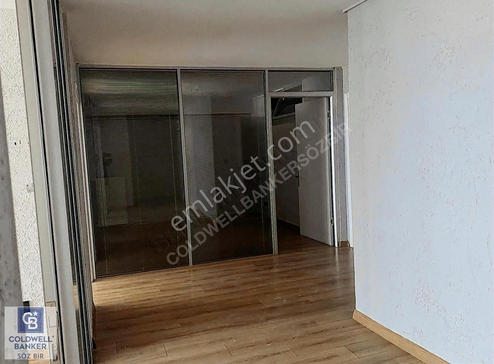 Çekmeköy Mimar Sinan Mah. Bosna Cad. Cepheli Kiralık Plaza Ofisi - Görsel 9
