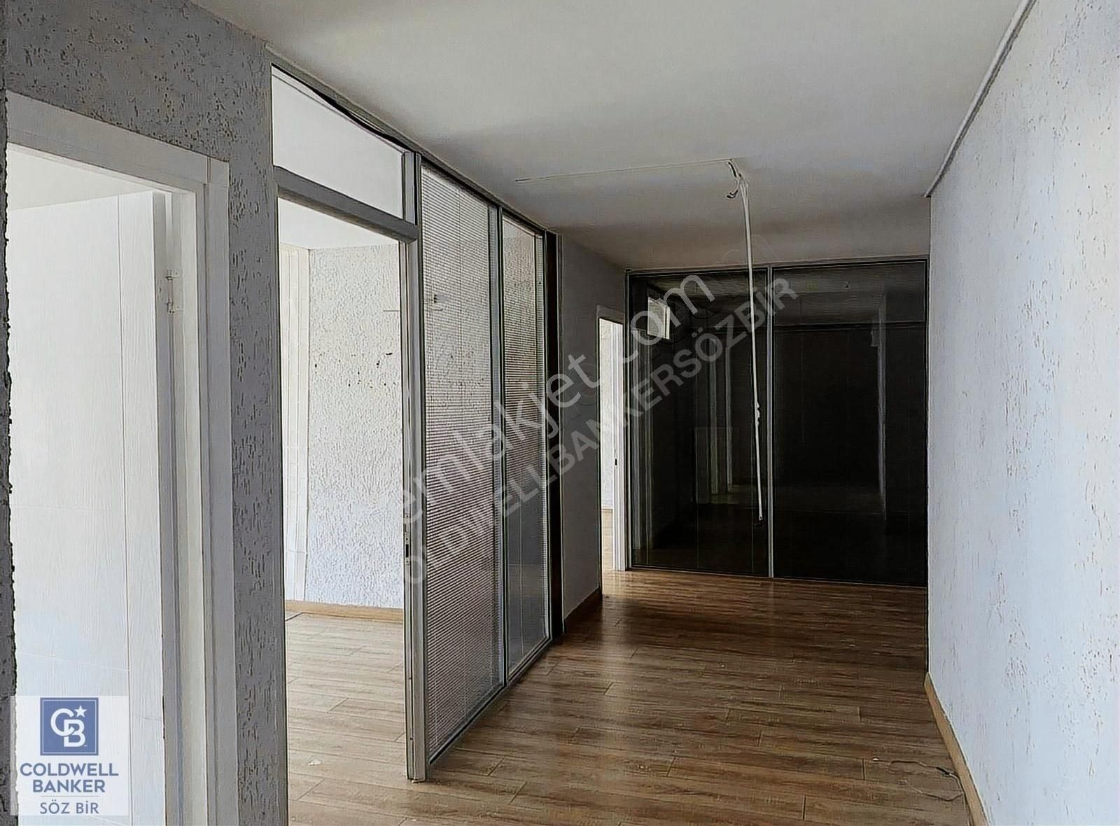 Çekmeköy Mimar Sinan Mah. Bosna Cad. Cepheli Kiralık Plaza Ofisi - Görsel 2