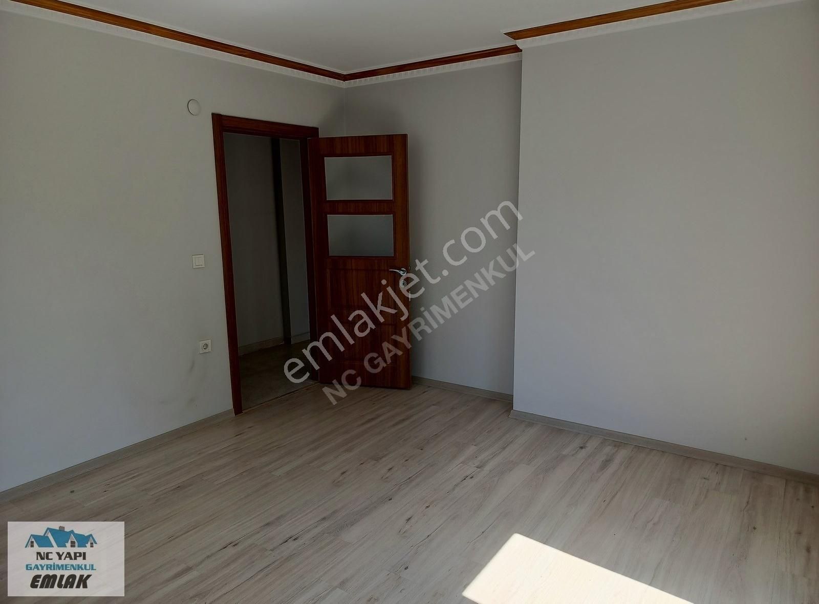 Çekmeköy Cumhuriyet Mahallesinde 2+1 Satılık Daire - Görsel 3