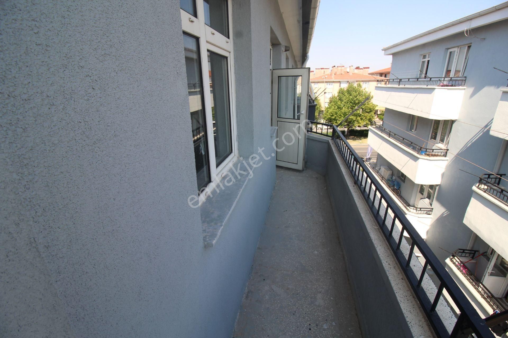Krc'den Nato Yolu Caddesi Üzerinde Ulaşımı Kolay 3+1 Kiralık Daire - Görsel 7