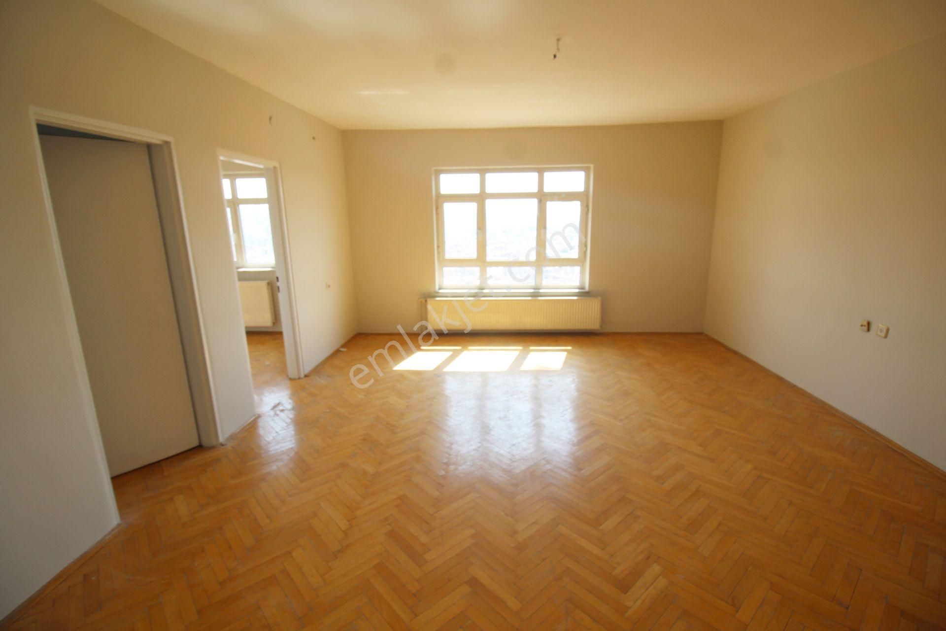 Krc'den Nato Yolu Caddesi Üzerinde Ulaşımı Kolay 3+1 Kiralık Daire - Görsel 2