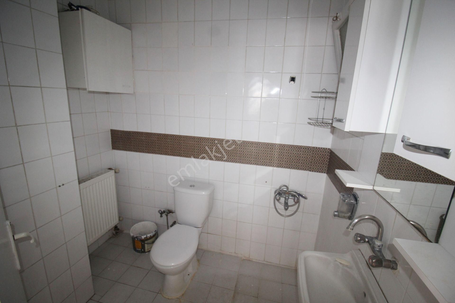 Krc'den Nato Yolu Caddesi Üzerinde Ulaşımı Kolay 3+1 Kiralık Daire - Görsel 11