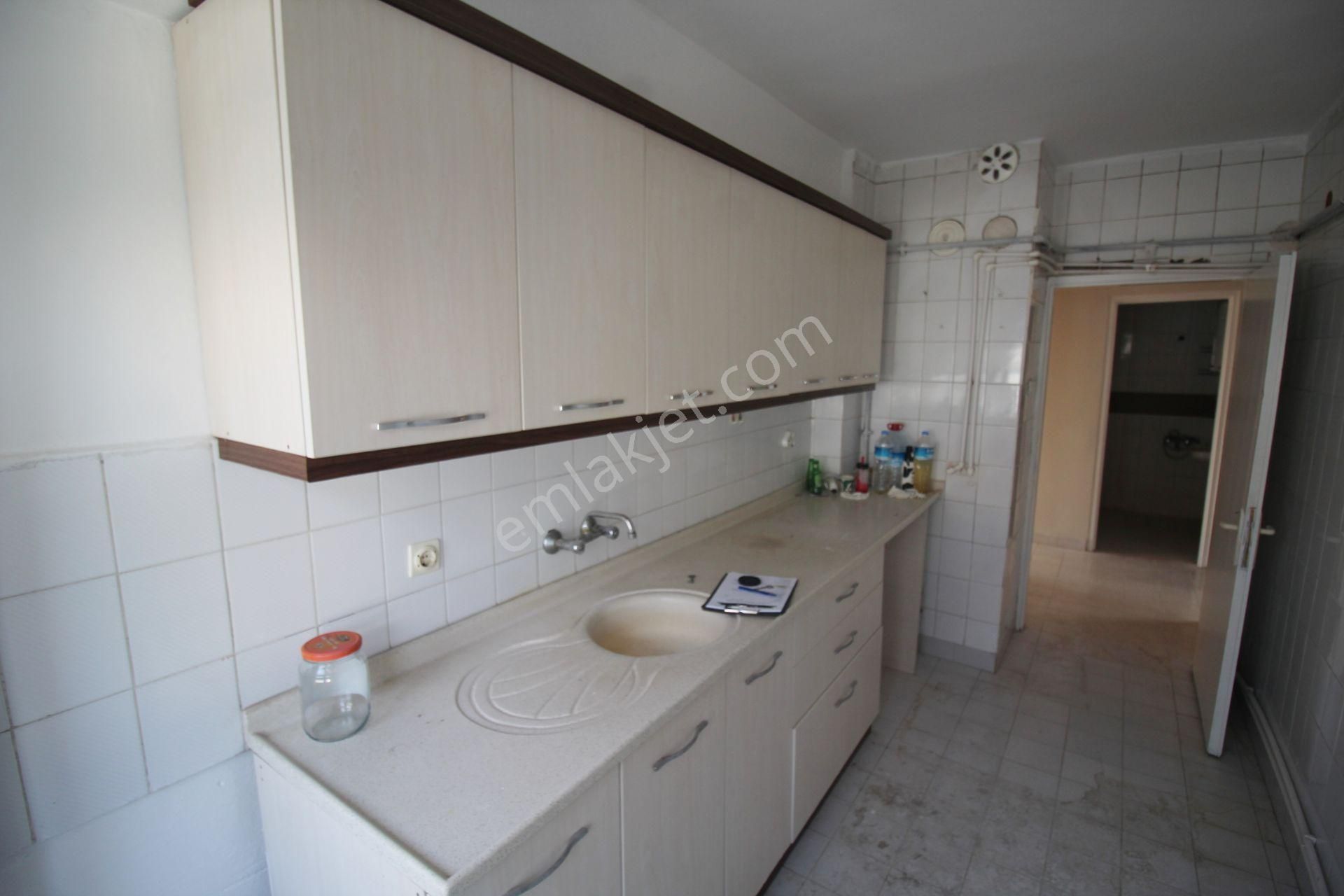 Krc'den Nato Yolu Caddesi Üzerinde Ulaşımı Kolay 3+1 Kiralık Daire - Görsel 4