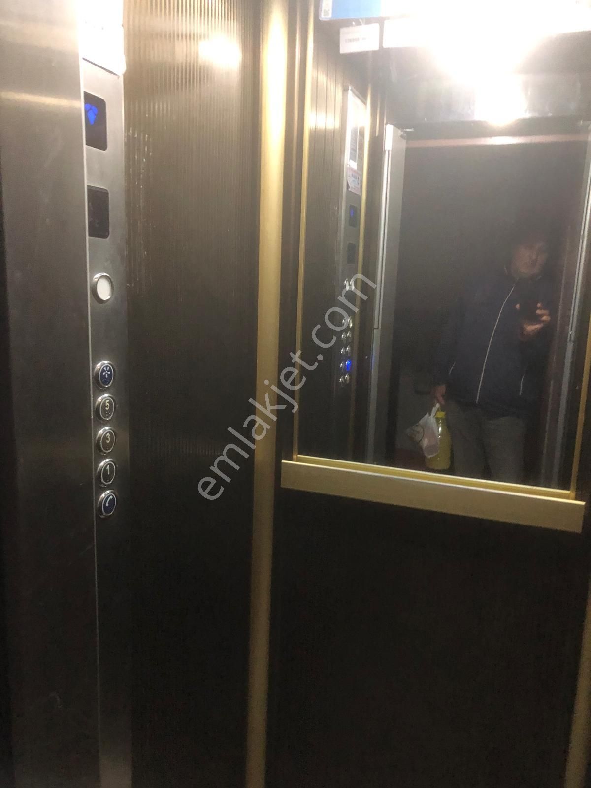 Bandırma Kurtuluş Caddesinde Çift Cephe Arakat Satılık Daire - Görsel 13