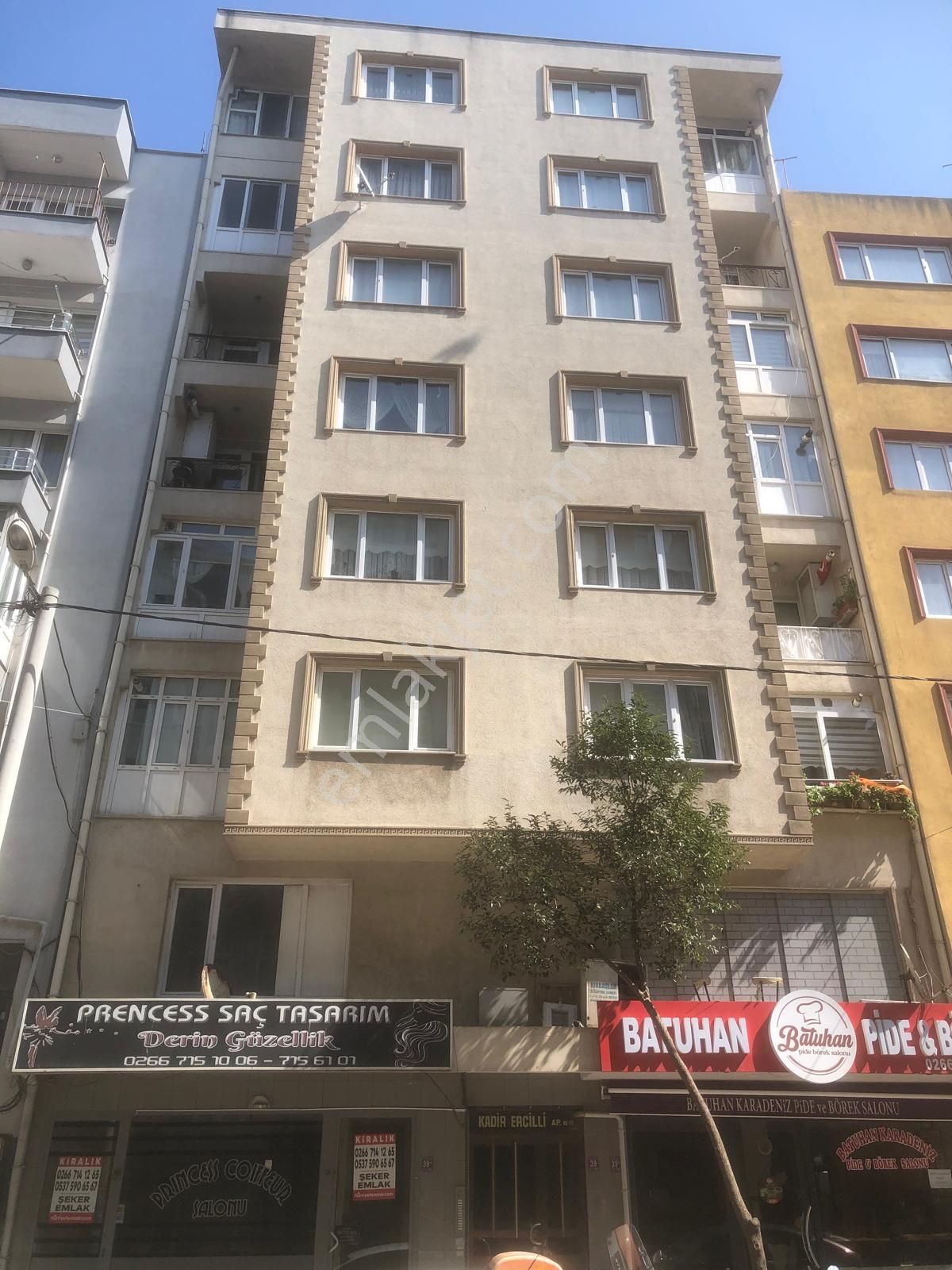 Bandırma Kurtuluş Caddesinde Çift Cephe Arakat Satılık Daire