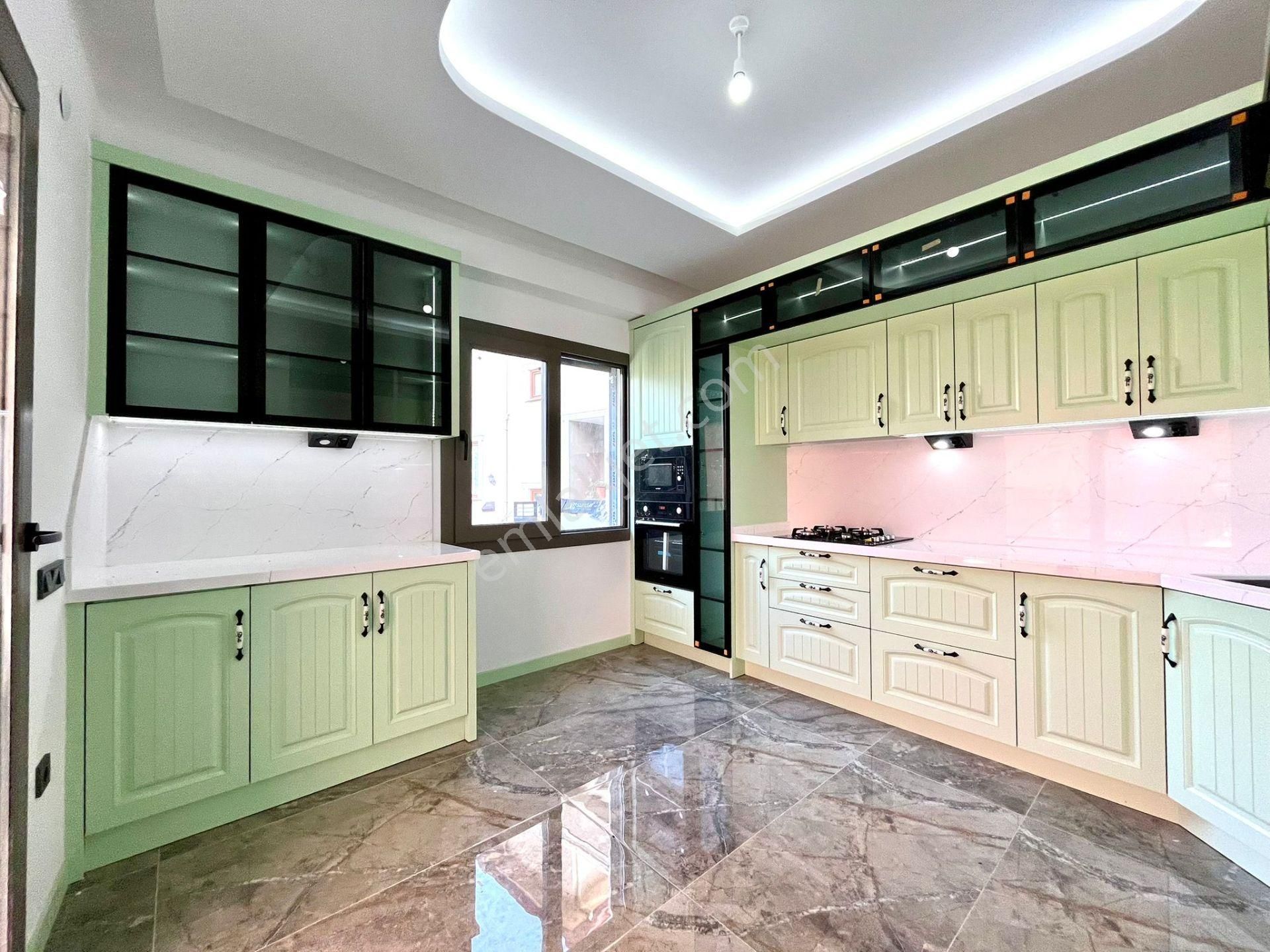 Yükselden Kızılkeçili Kazdağlarının Eteğinde Lüx 3+1 Sıfır Villa