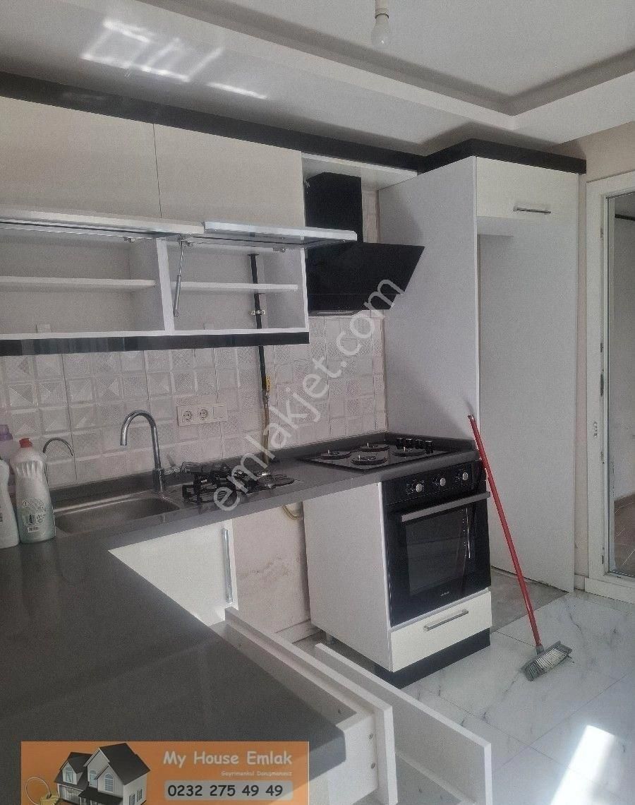 Bornova Kızılay Mahallesinde 1+1 Doğalgazlı Satılık Daire - Görsel 4