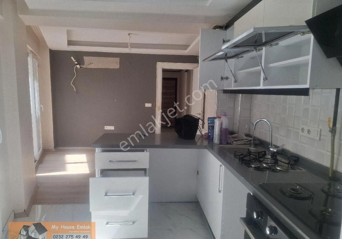 Bornova Kızılay Mahallesinde 1+1 Doğalgazlı Satılık Daire - Görsel 15