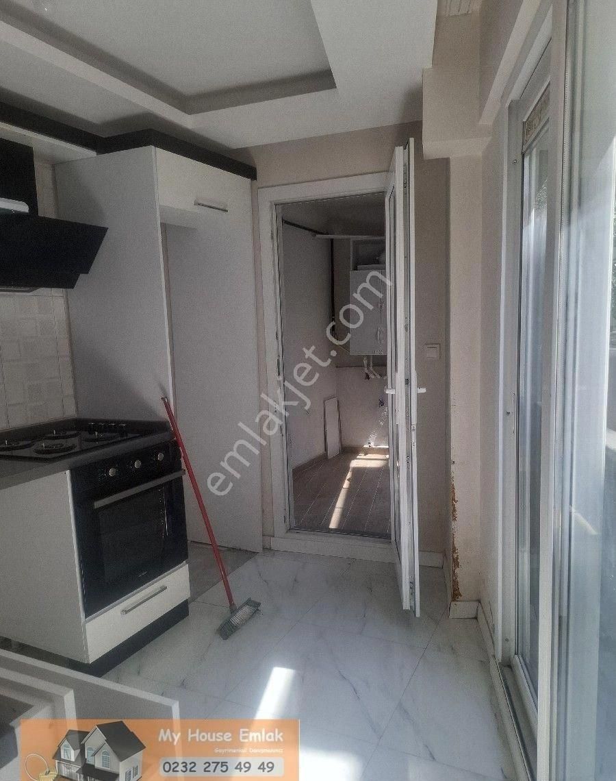 Bornova Kızılay Mahallesinde 1+1 Doğalgazlı Satılık Daire - Görsel 16