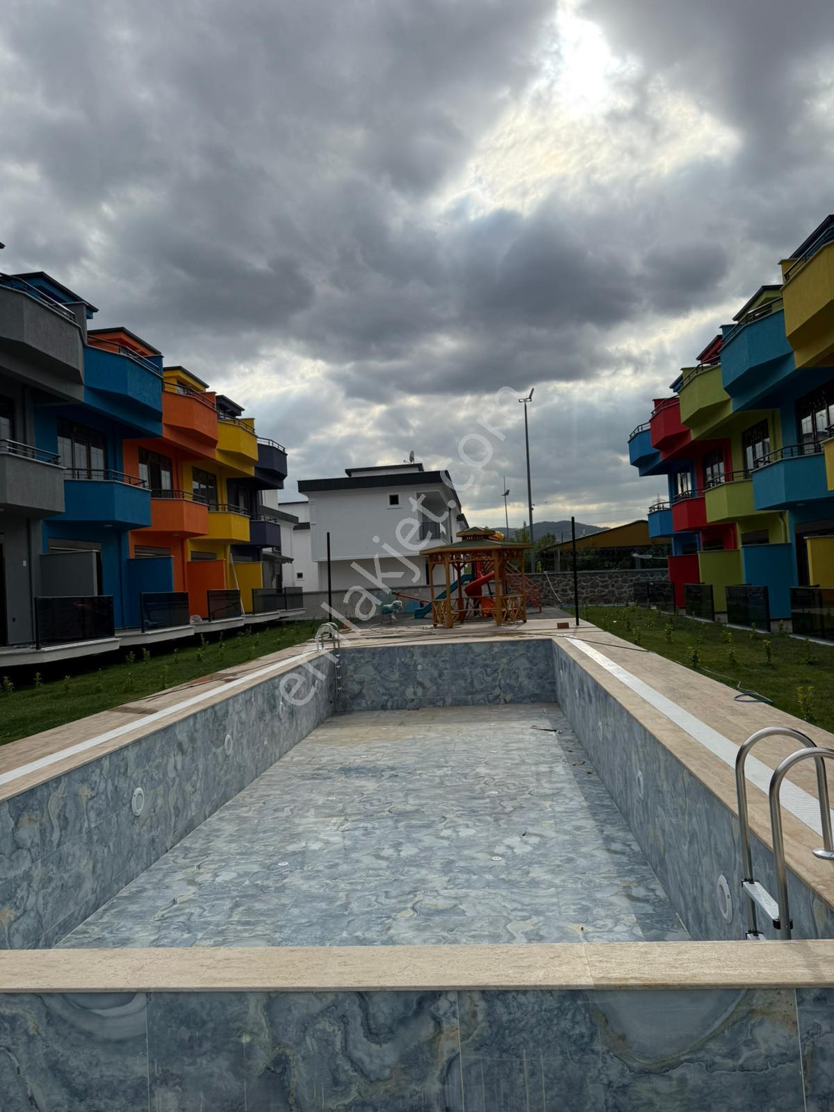 Satılık Sıfır Lüx Havuzlu Villa Oturmaya Hazır - Görsel 5