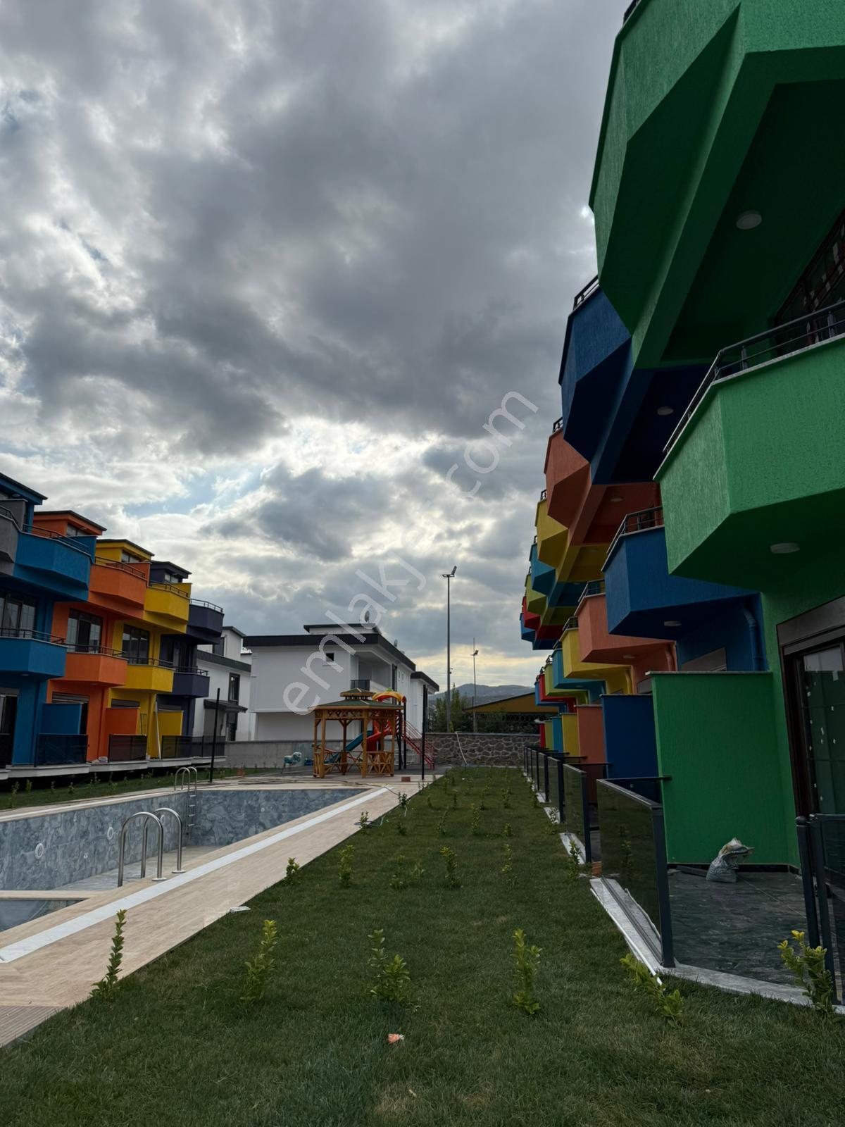 Satılık Sıfır Lüx Havuzlu Villa Oturmaya Hazır - Görsel 2