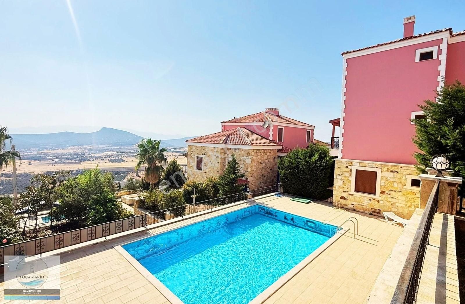 Foça'da Havuzlu- Butik Site İçinde Geniş Bahçeli 4+1 Tripleks - Görsel 8