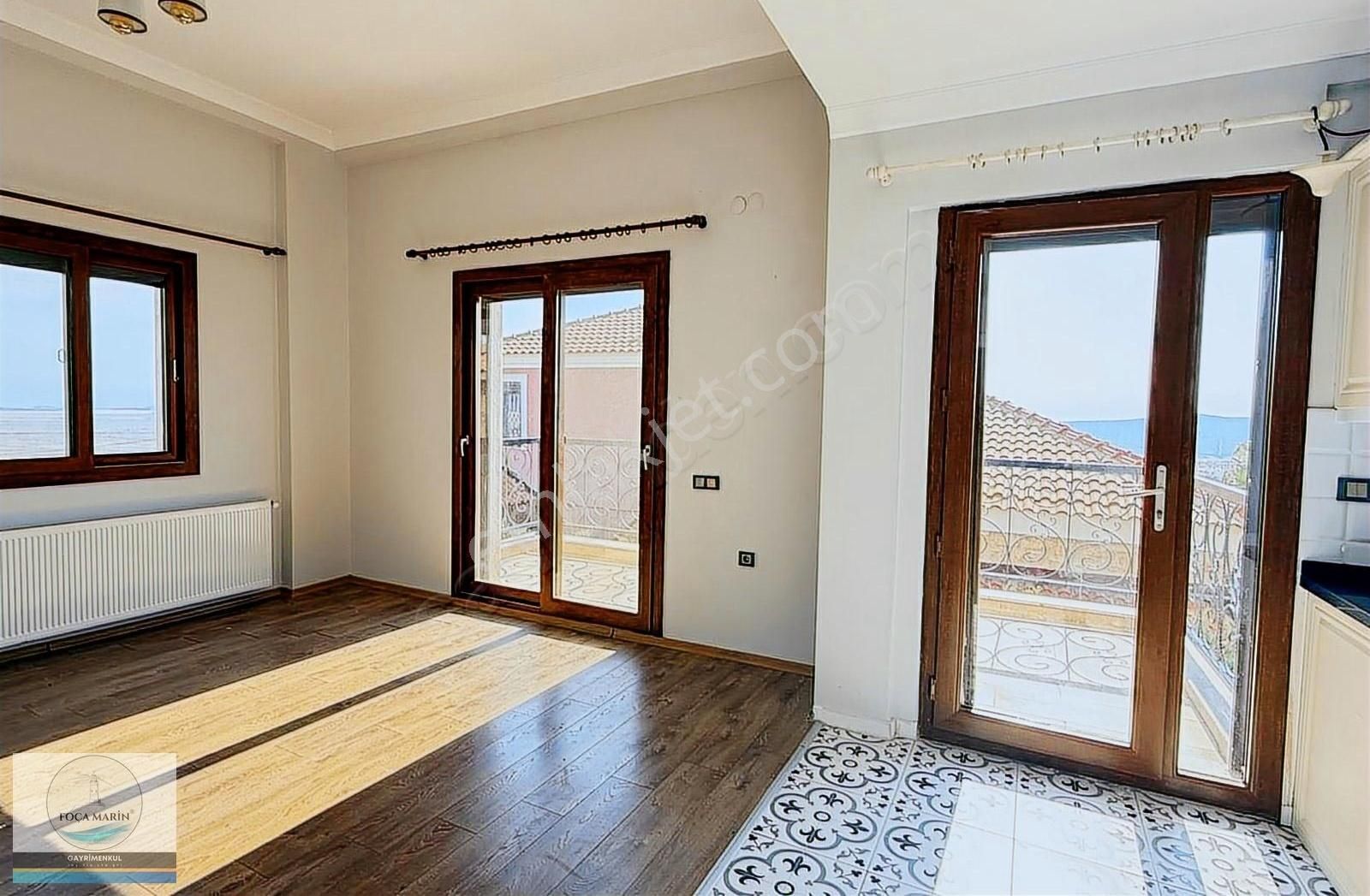 Foça'da Havuzlu- Butik Site İçinde Geniş Bahçeli 4+1 Tripleks - Görsel 22