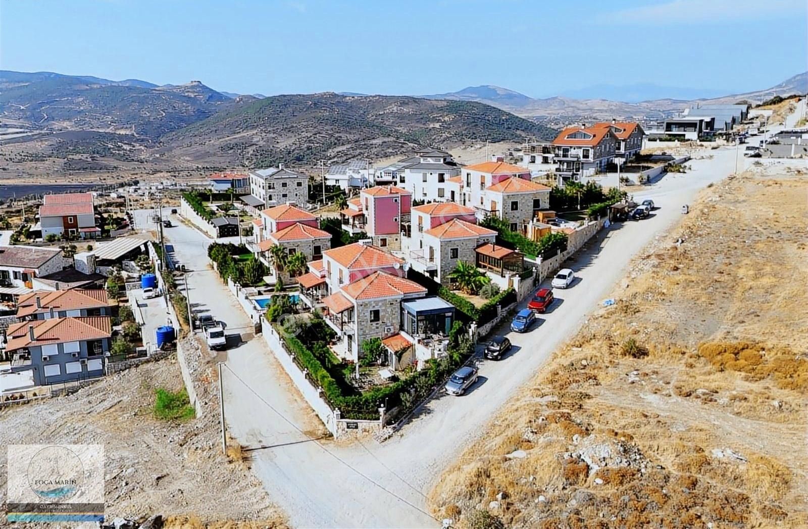 Foça'da Havuzlu- Butik Site İçinde Geniş Bahçeli 4+1 Tripleks - Görsel 11