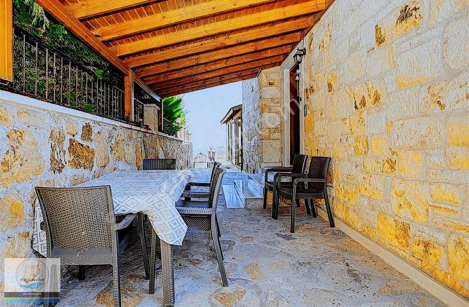 Foça'da Havuzlu- Butik Site İçinde Geniş Bahçeli 4+1 Tripleks - Görsel 10