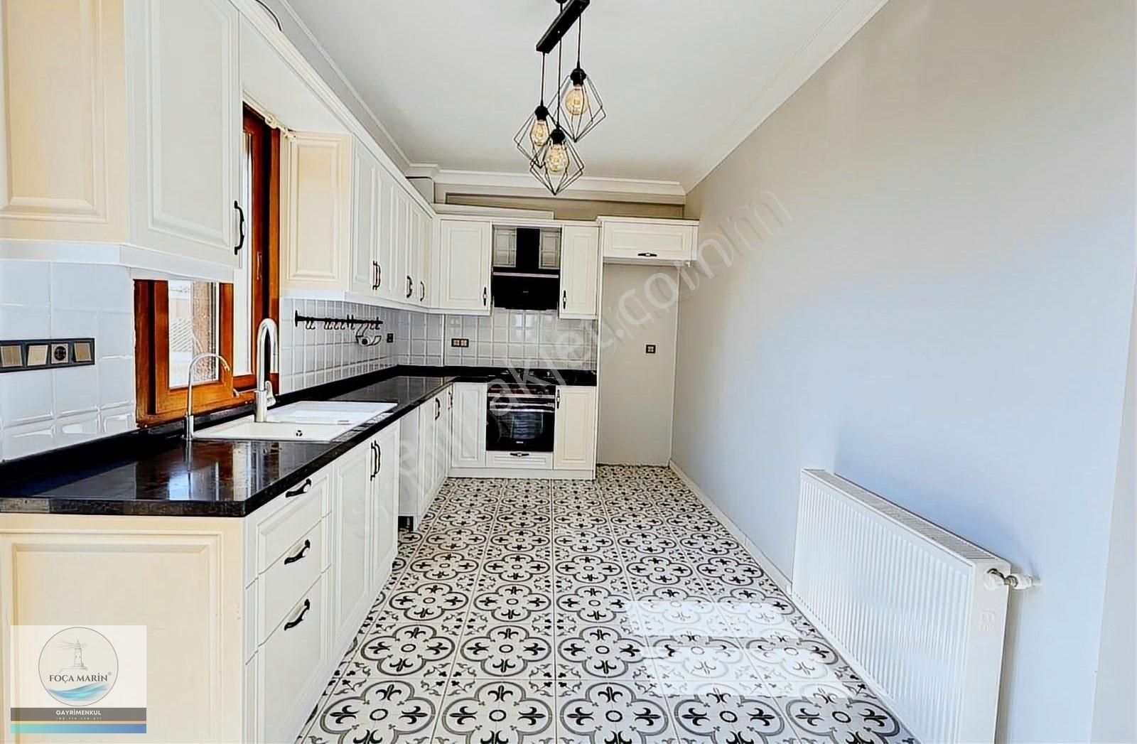 Foça'da Havuzlu- Butik Site İçinde Geniş Bahçeli 4+1 Tripleks - Görsel 17