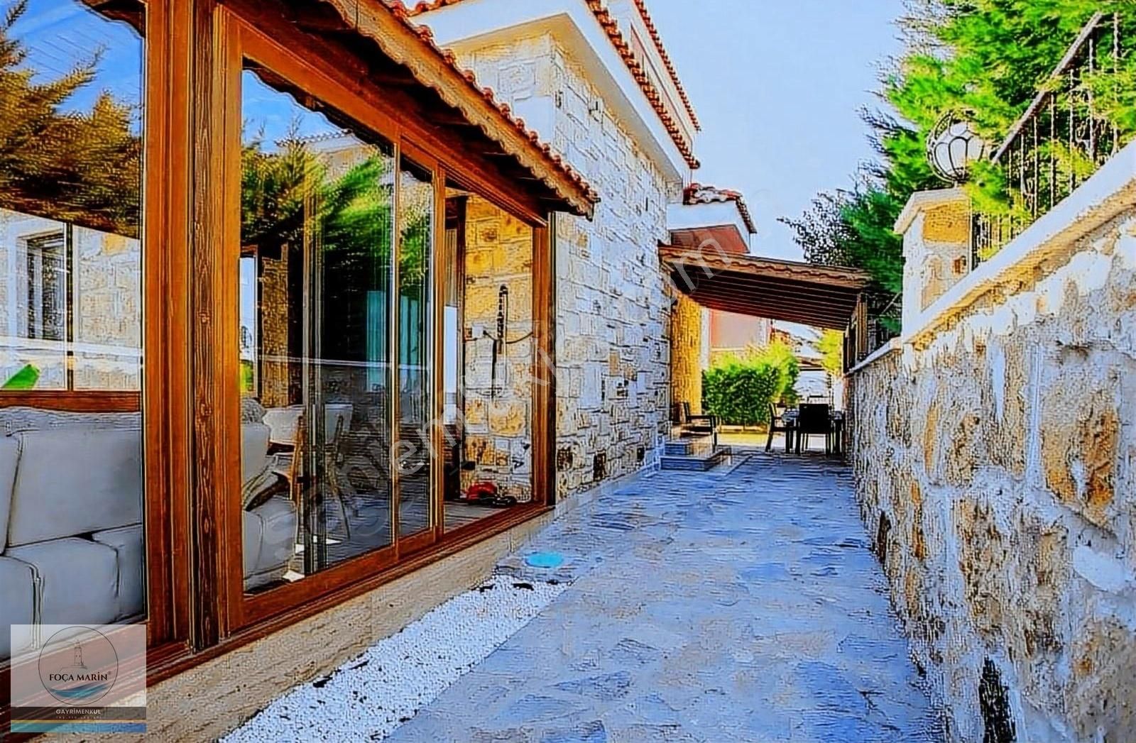 Foça'da Havuzlu- Butik Site İçinde Geniş Bahçeli 4+1 Tripleks - Görsel 3