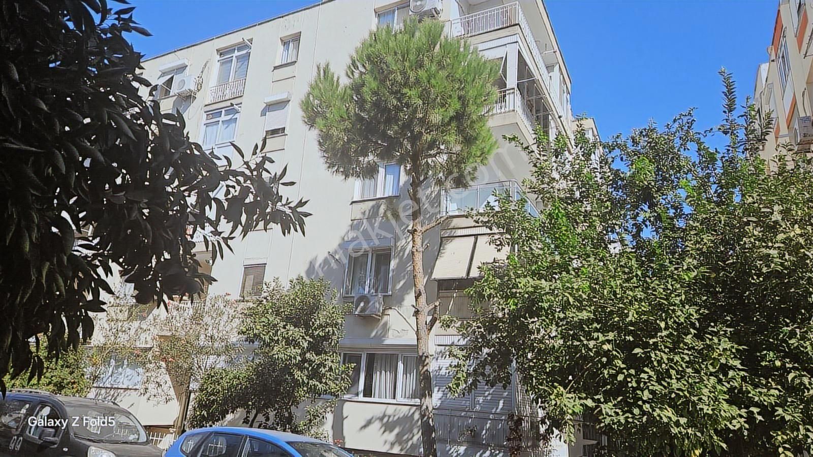 Karşıyaka Bahriye Üçok Mahallesi'nde Merkezde 3+1 Daire - Görsel 2