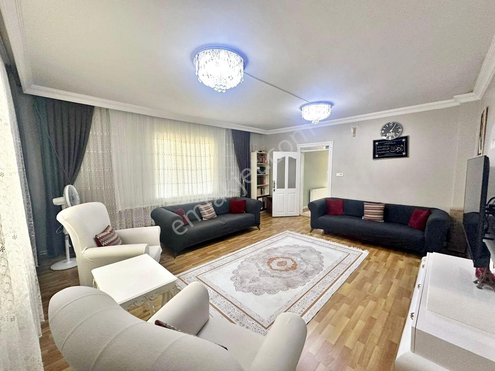 Gazikent'te Masrafsız Az Katlı Teraslı Geniş Oturum 3+1 Daire - Görsel 9