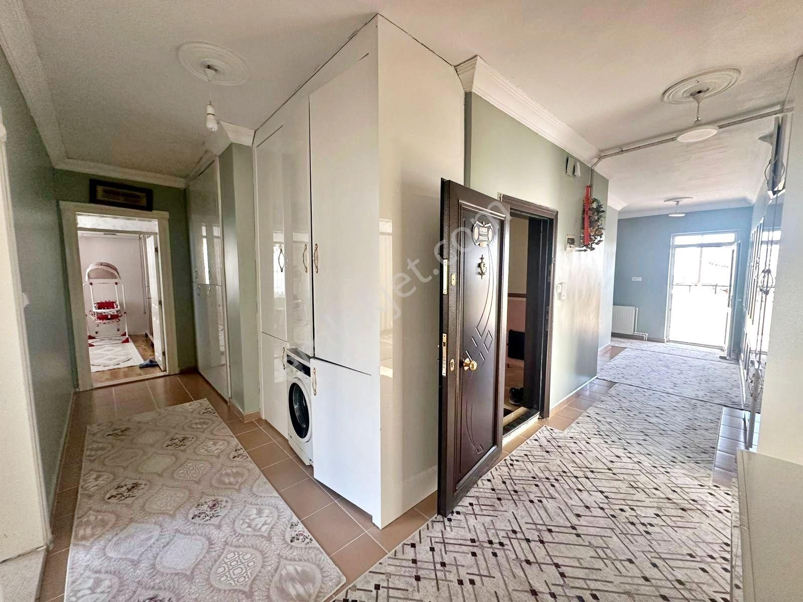 Gazikent'te Masrafsız Az Katlı Teraslı Geniş Oturum 3+1 Daire - Görsel 28