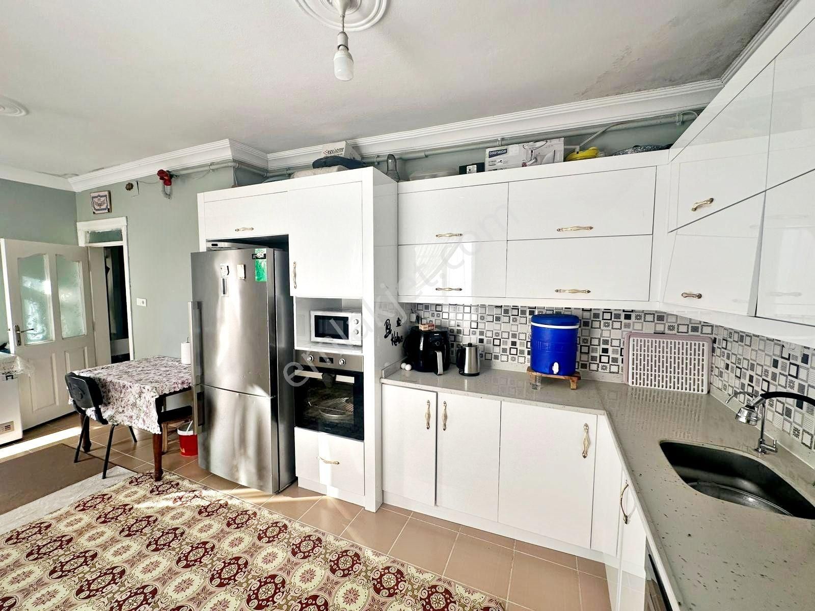 Gazikent'te Masrafsız Az Katlı Teraslı Geniş Oturum 3+1 Daire - Görsel 2