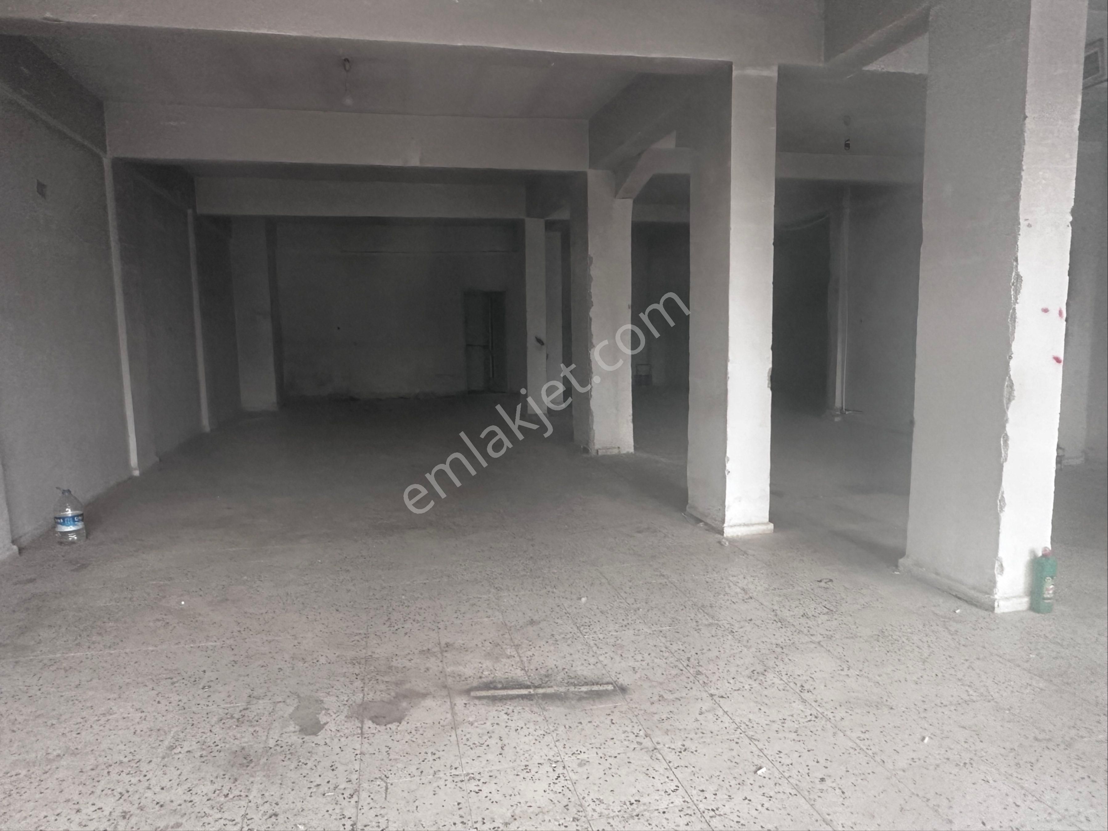 Karapürçek'te Cadde Üzeri 180m2 Geniş Kiralık Dükkan - Görsel 2