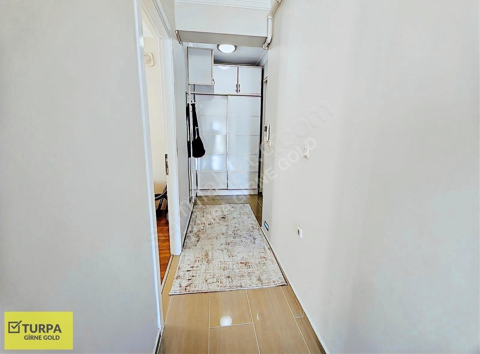 Karşıyaka Bahariye Mahallesi'nde Full Eşyalı 2+1 Kiralık Daire - Görsel 3