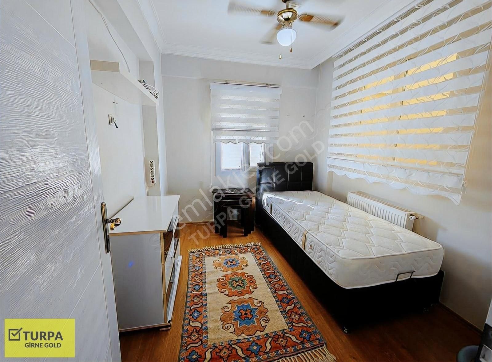 Karşıyaka Bahariye Mahallesi'nde Full Eşyalı 2+1 Kiralık Daire - Görsel 2
